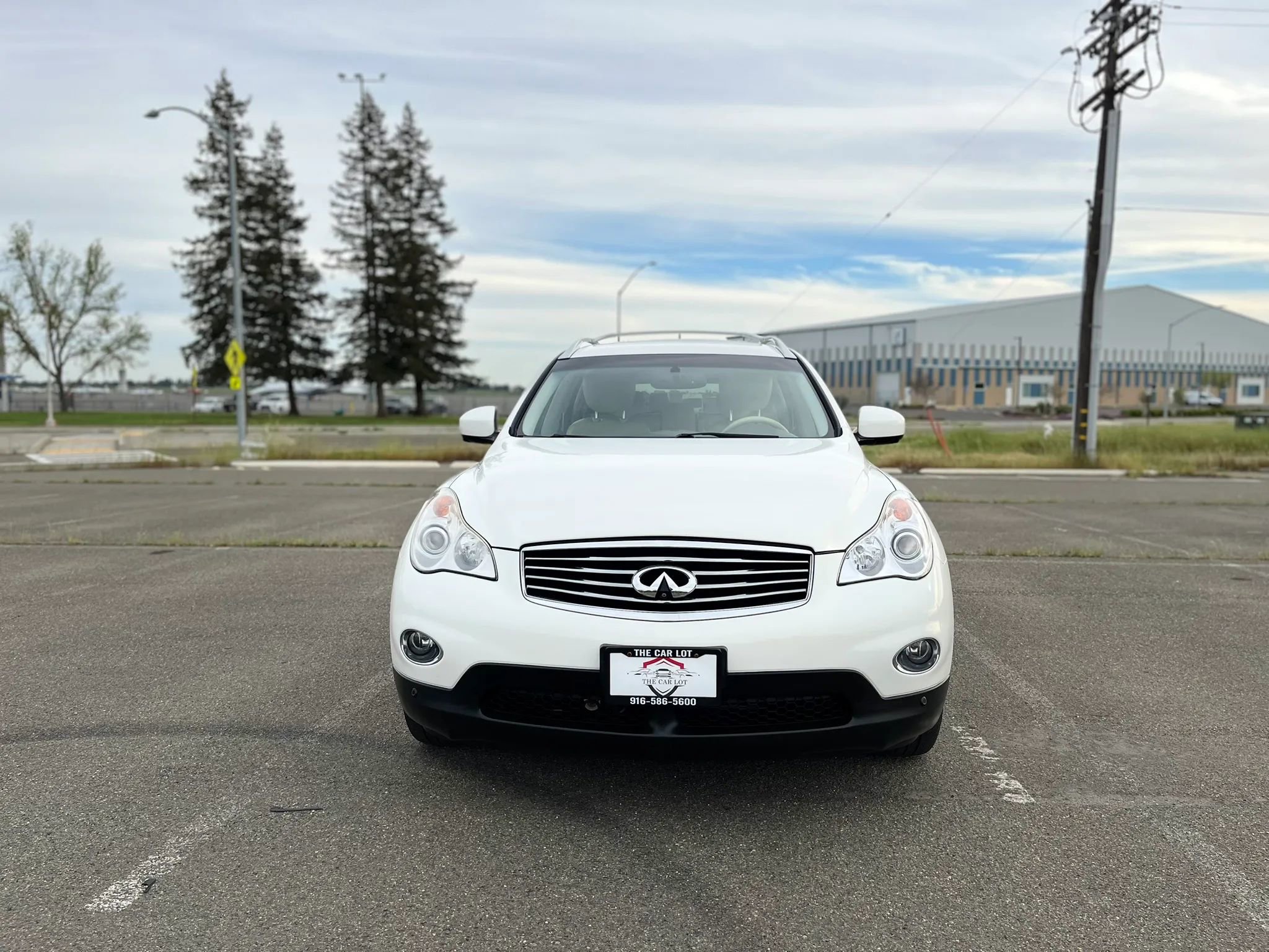 Used 2014 INFINITI QX50 Journey w/ Premium Package image 2