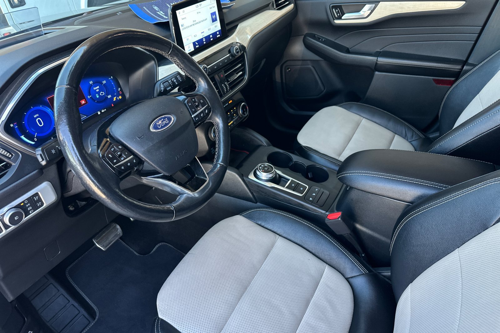 Certified 2022 Ford Escape Titanium w/ Titanium Elite Package AWD/4WD image 9