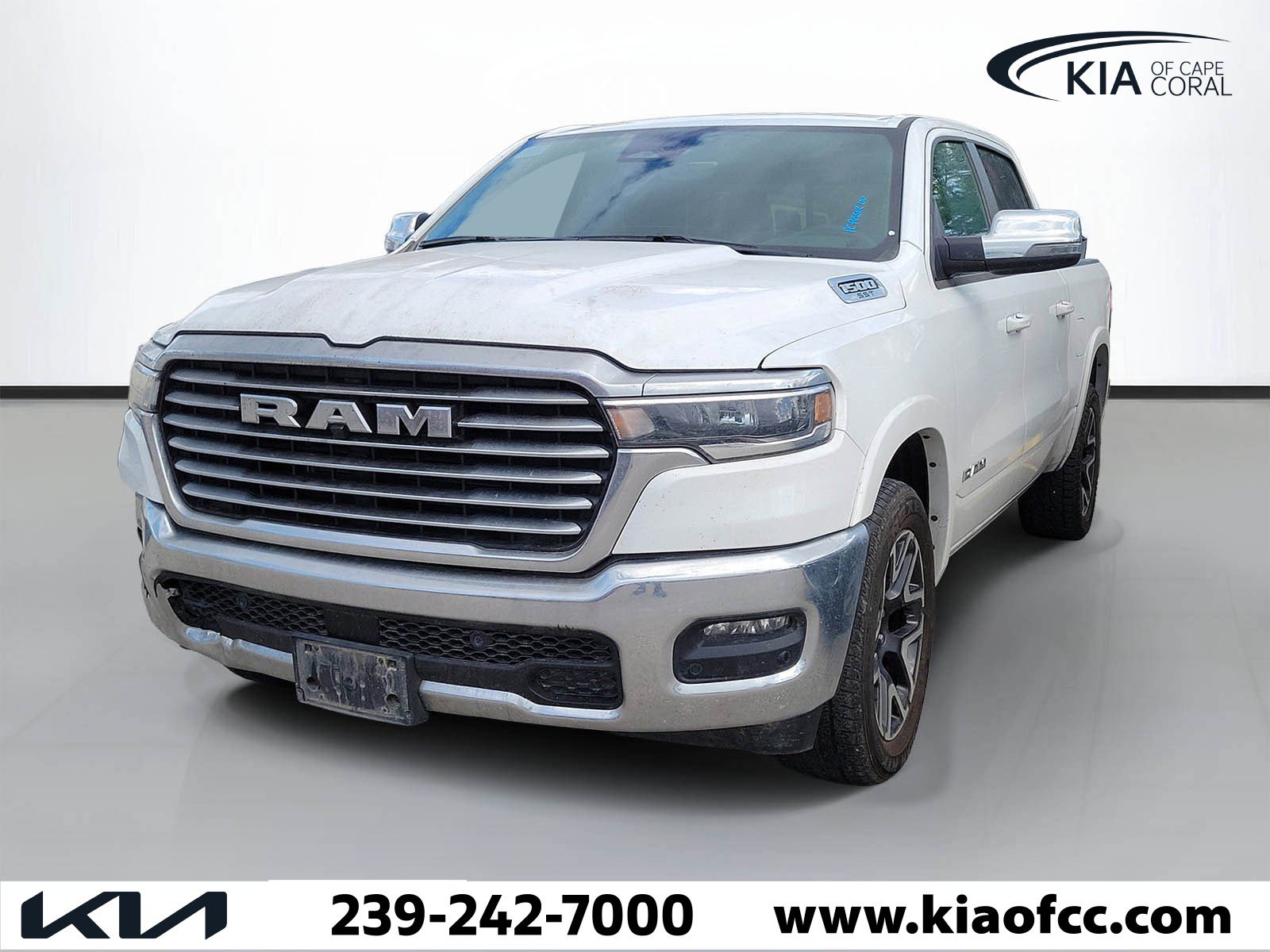 Used 2025 RAM 1500 Laramie AWD/4WD image 2