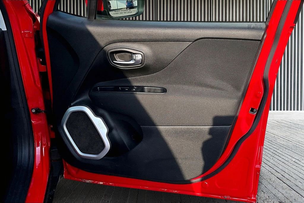 Used 2018 Jeep Renegade Latitude image 25