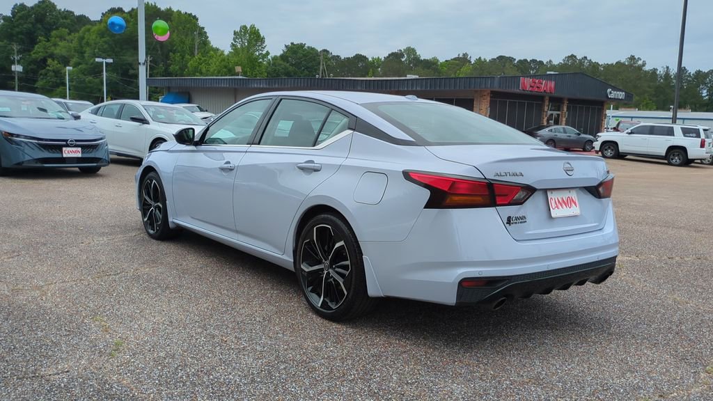Used 2025 Nissan Altima 2.5 SR w/ SR Premium Package FWD image 7