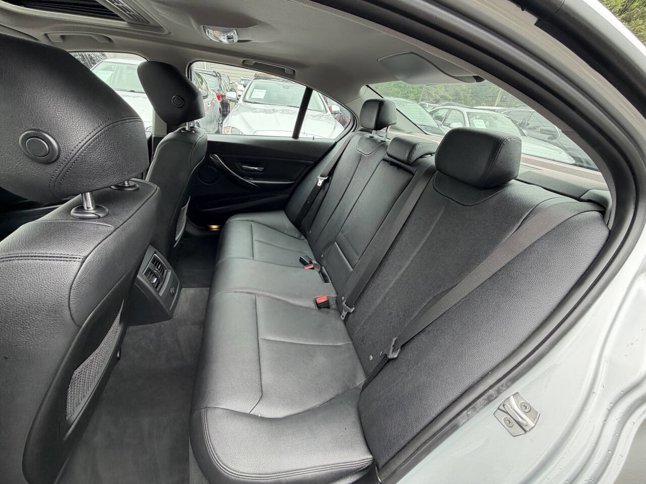 Used 2017 BMW 320i Sedan w/ Premium Package RWD image 32