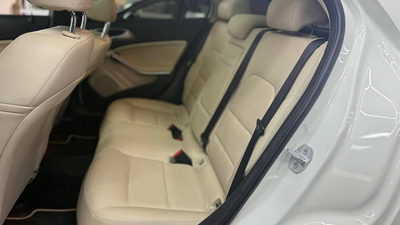 Used 2015 Mercedes-Benz GLA 250 4MATIC image 19