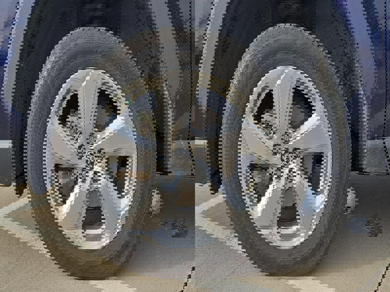 Used 2021 Toyota RAV4 XLE Premium image 13