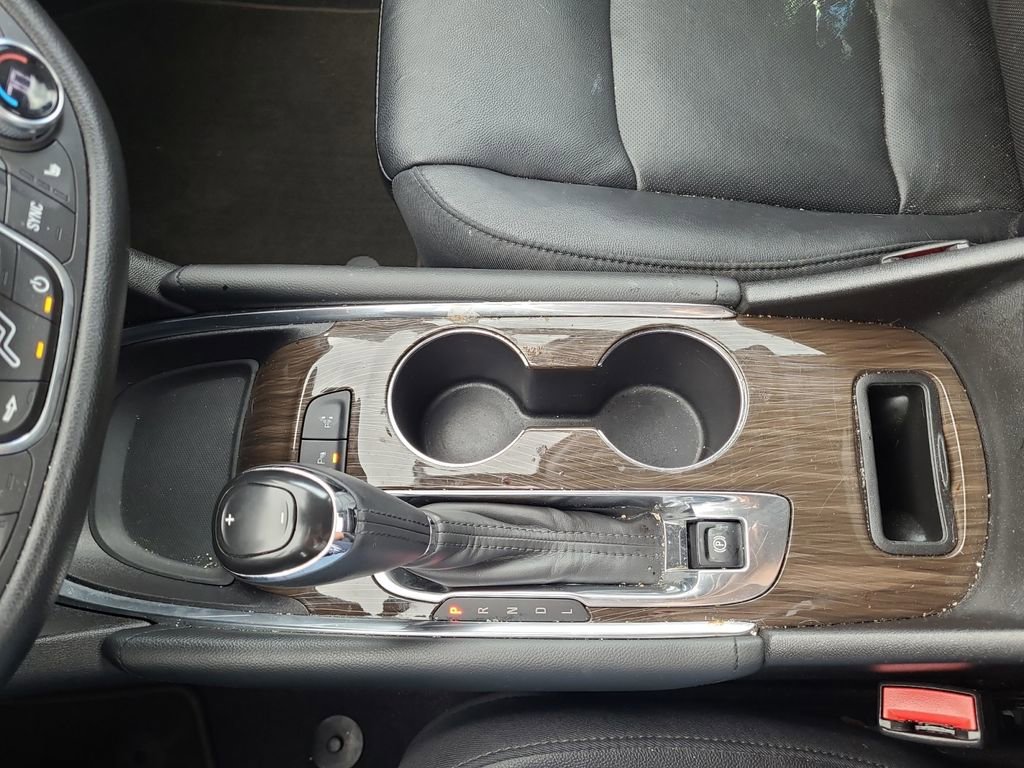 Used 2017 Chevrolet Malibu Premier w/ Premier Sun and Wheel Package FWD image 24