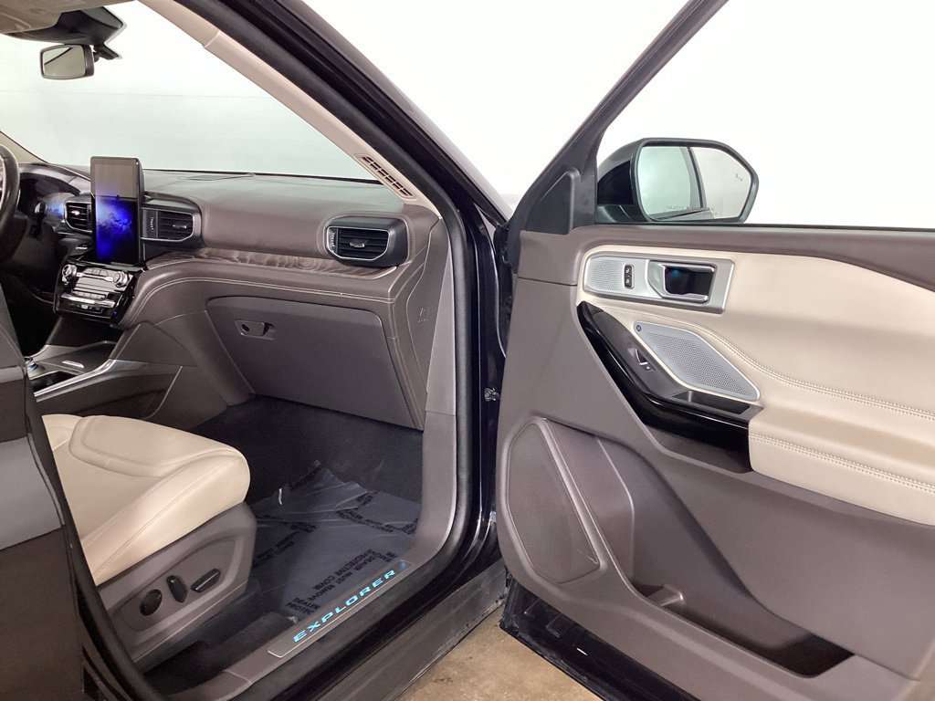 Used 2022 Ford Explorer Platinum w/ Equipment Group 601A AWD/4WD image 23