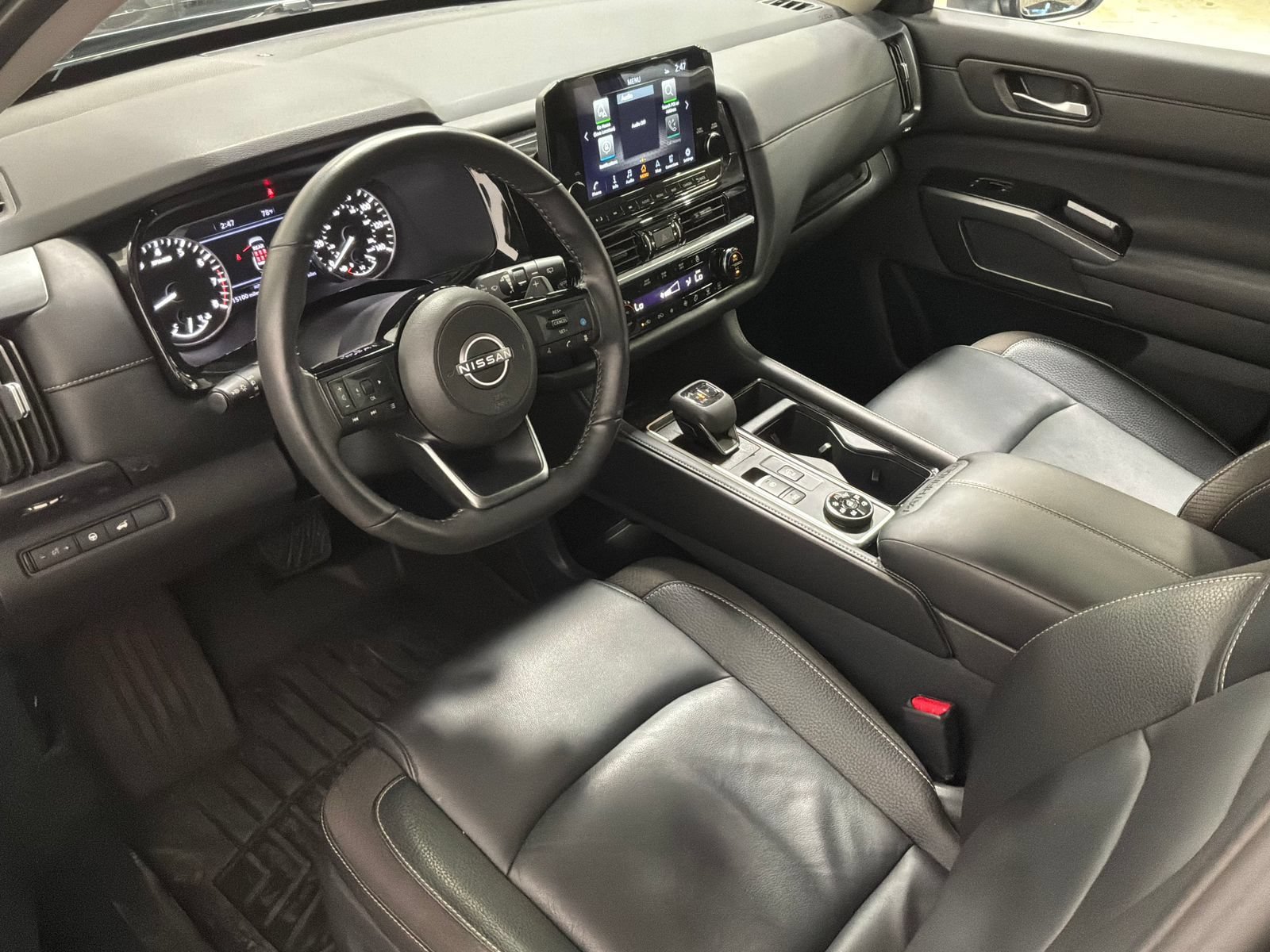Used 2025 Nissan Pathfinder SL AWD/4WD image 14