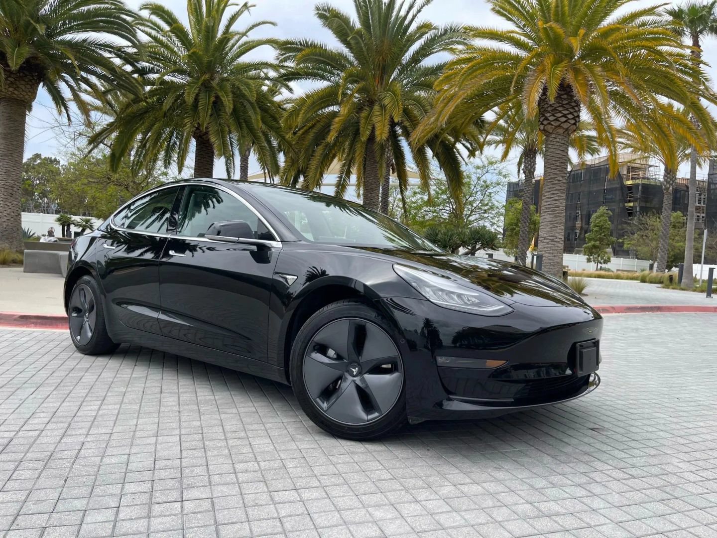 Used 2018 Tesla Model 3 Mid Range RWD image 2