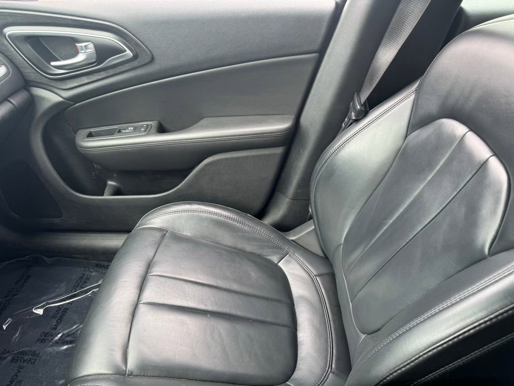 Used 2017 Chrysler 200 Limited Platinum w/ Comfort & Convenience Group FWD image 22