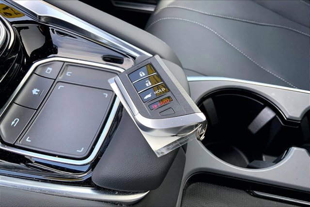 Used 2025 Acura RDX SH-AWD image 11