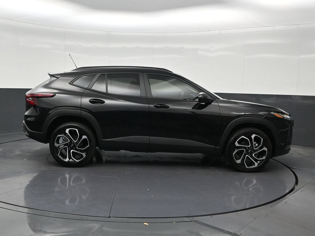 Used 2025 Chevrolet Trax RS FWD image 7