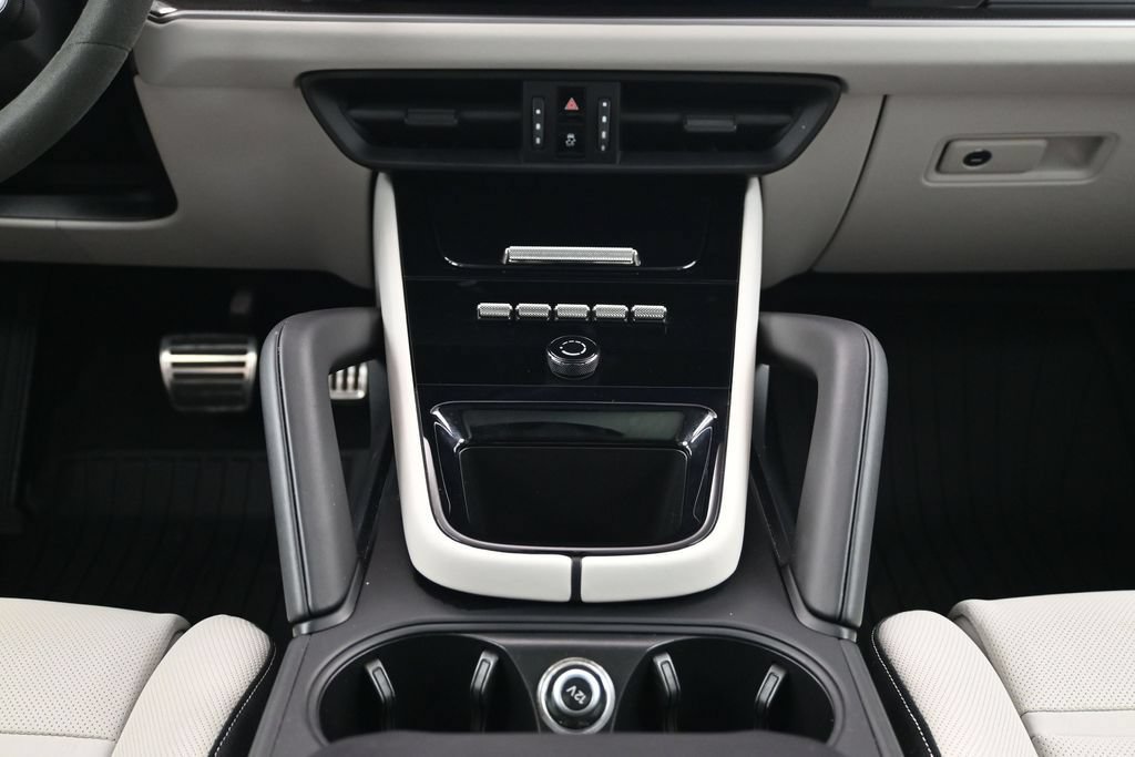 Certified 2024 Porsche Cayenne Turbo AWD/4WD image 10