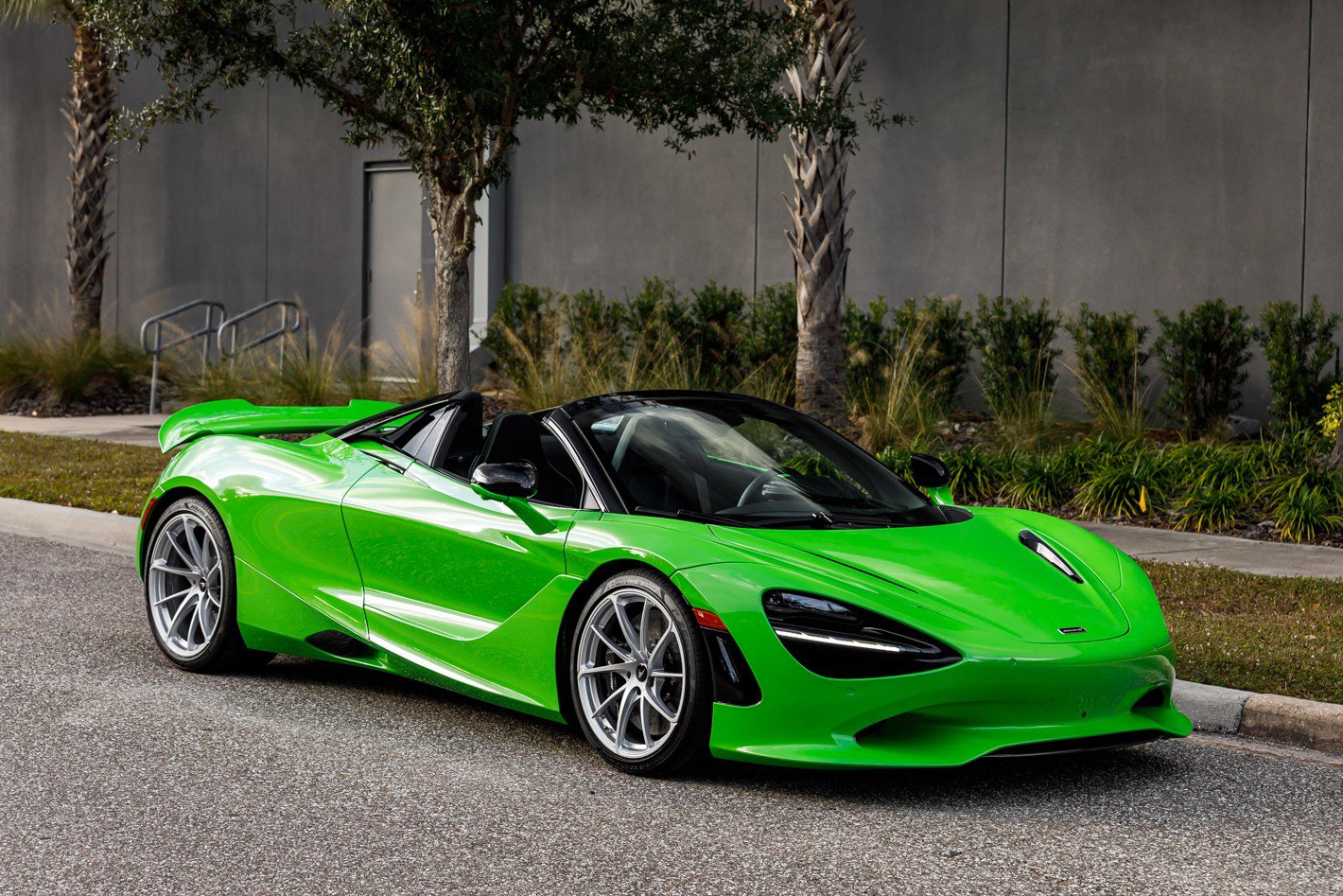 Used 2026 McLaren 750S Spider image 2