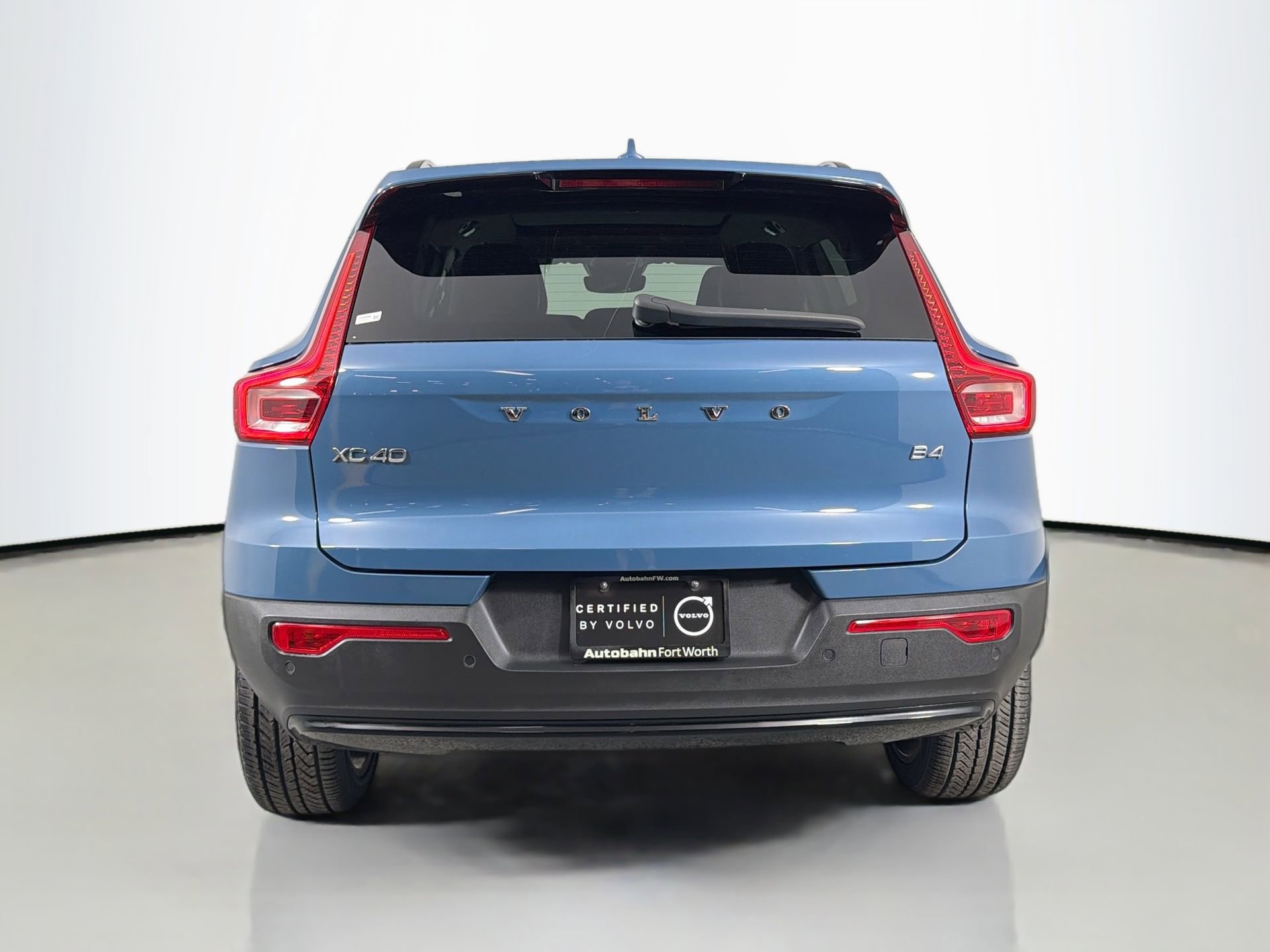 Certified 2023 Volvo XC40 B4 Plus w/ Protection Package Premier image 7