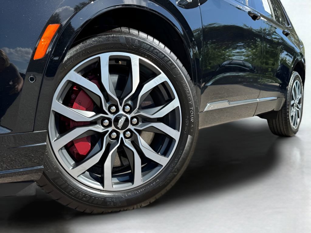 Used 2024 Cadillac XT6 Sport w/ Technology Package AWD/4WD image 3