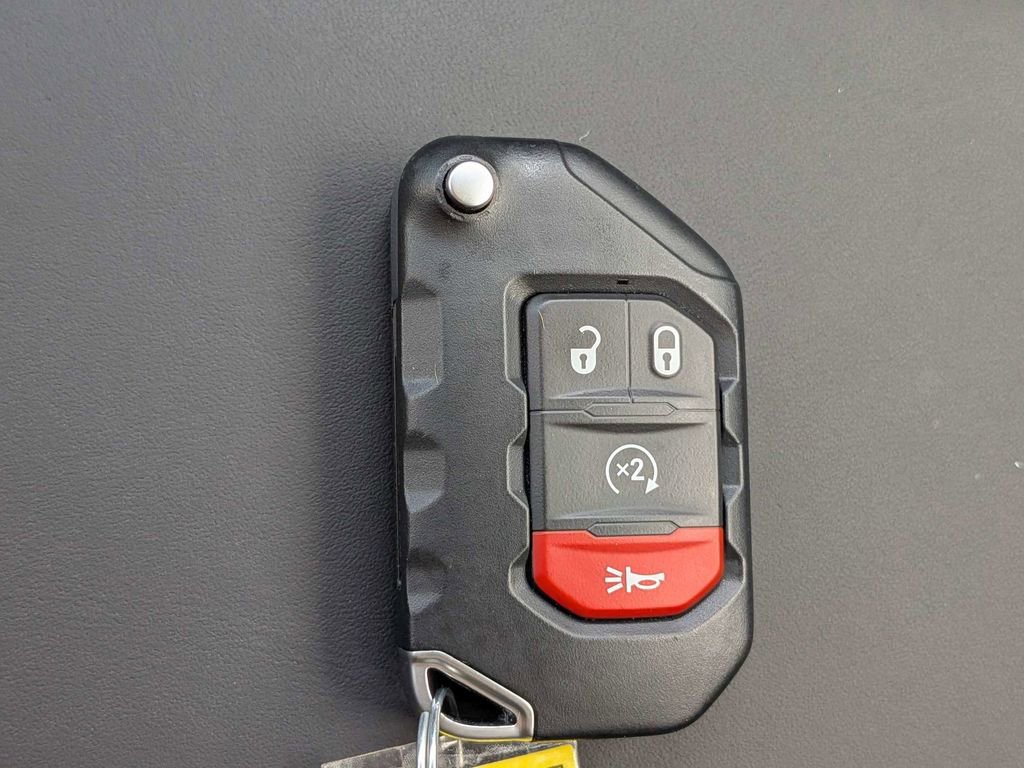 Used 2025 Jeep Gladiator Rubicon w/ Convenience Group AWD/4WD image 28