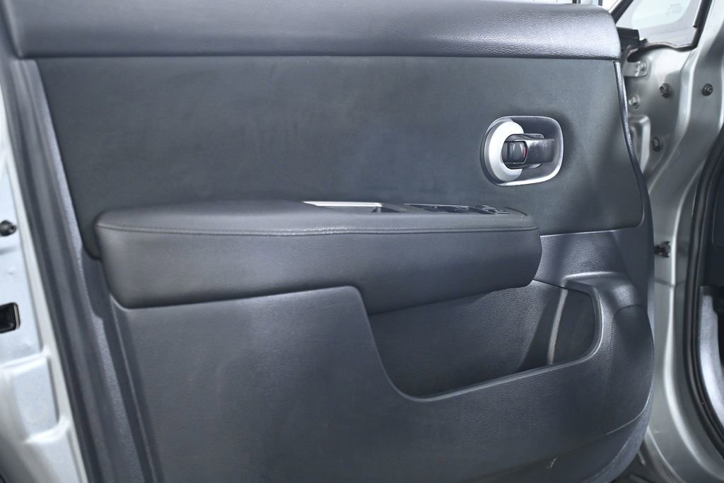 Used 2012 Nissan Versa Hatchback w/ SL Navigation Pkg FWD image 26