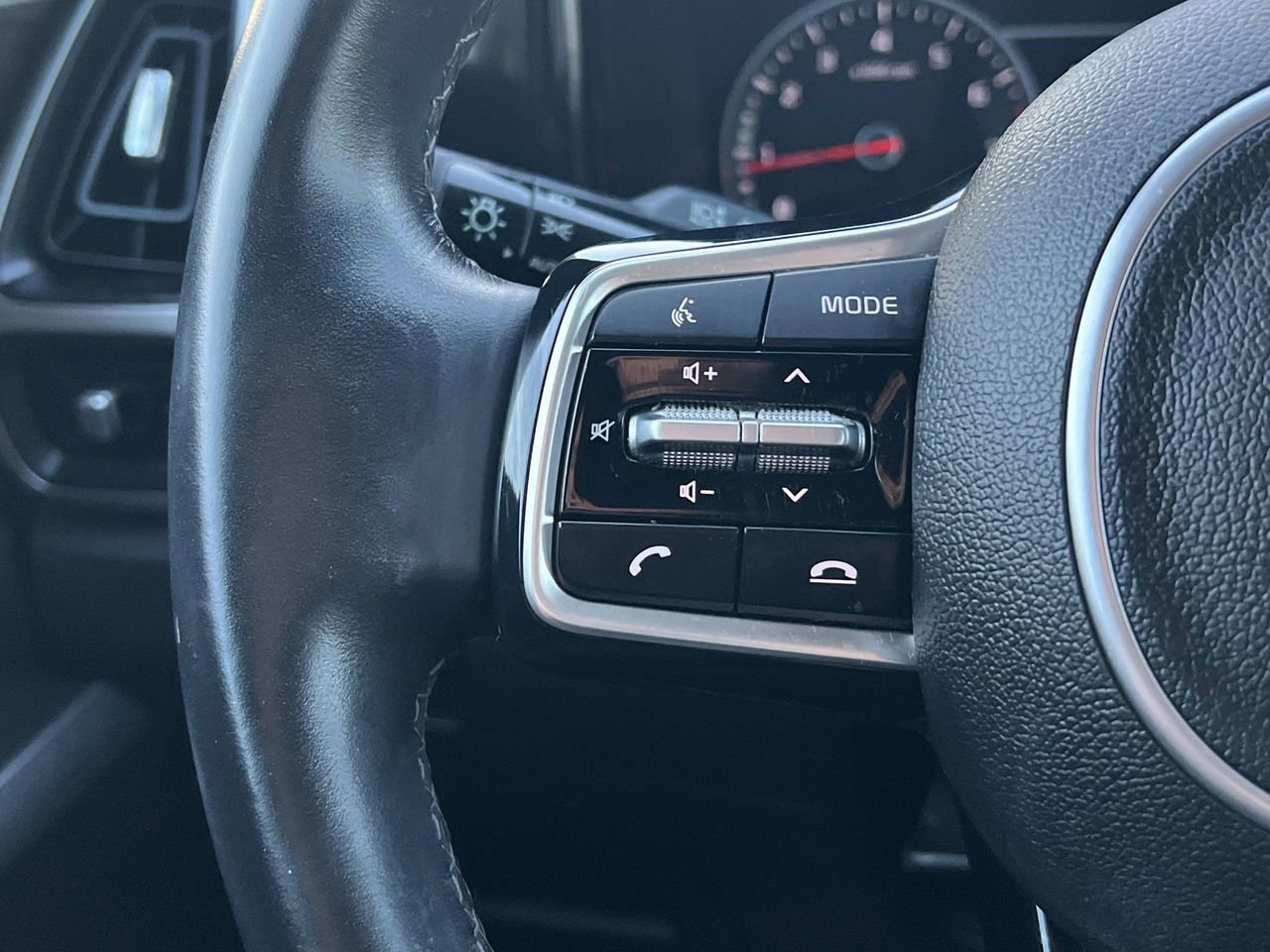 Used 2022 Kia Sorento S w/ Panoramic Sunroof Package image 17