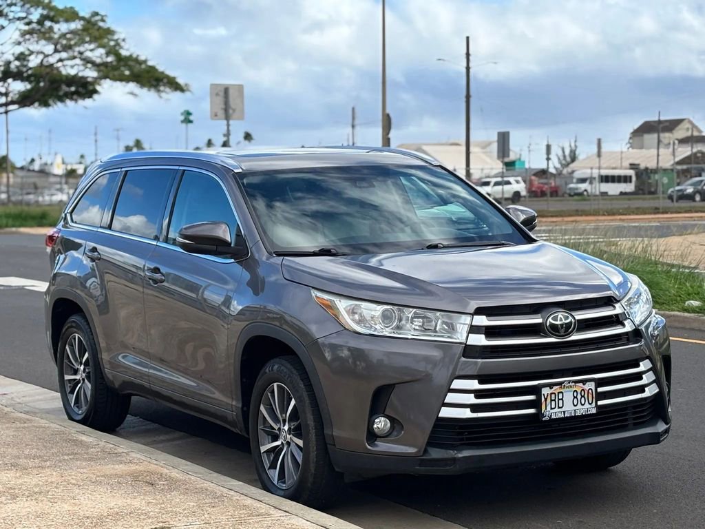 Used 2017 Toyota Highlander XLE image 6
