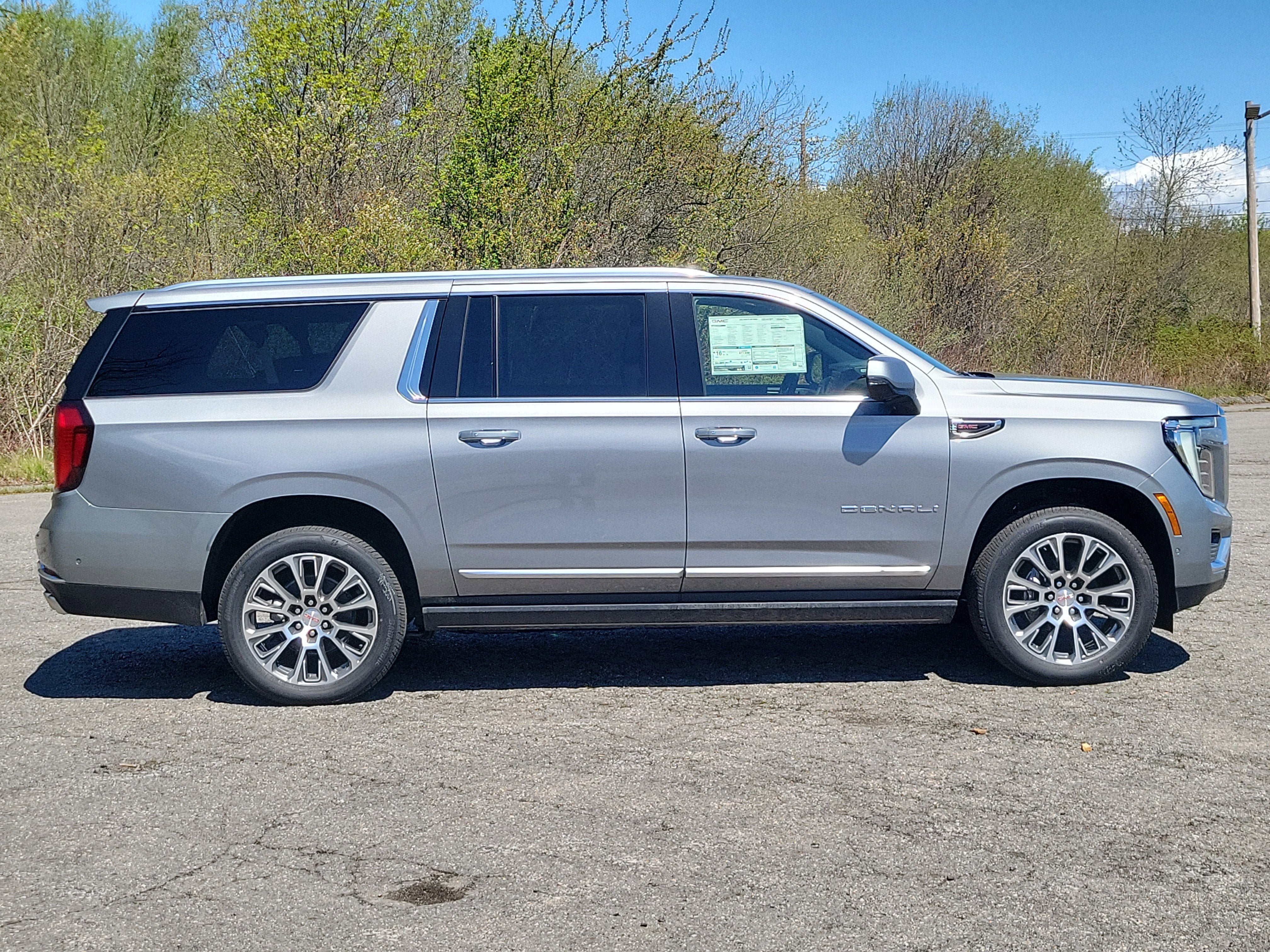 New 2026 GMC Yukon XL Denali w/ Sun & Power Step Package AWD/4WD image 8