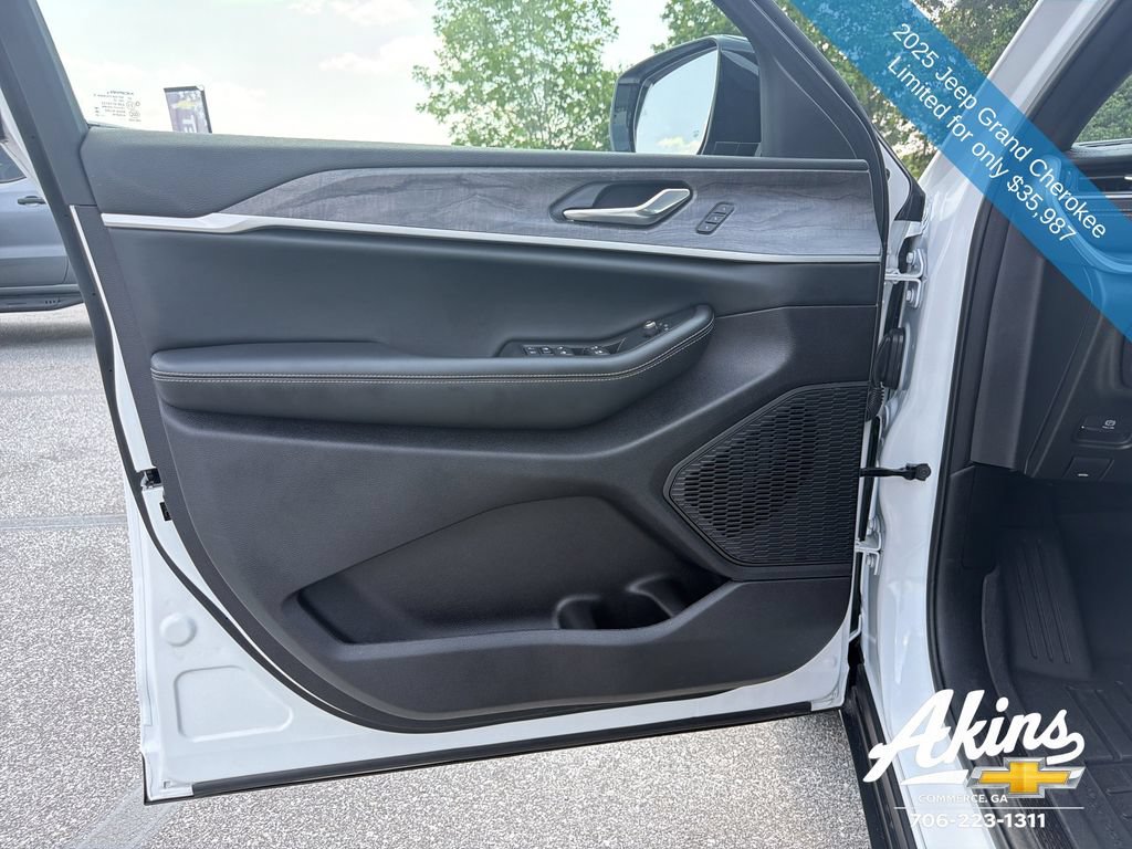 Used 2025 Jeep Grand Cherokee Limited w/ Trailer Tow Package RWD image 16