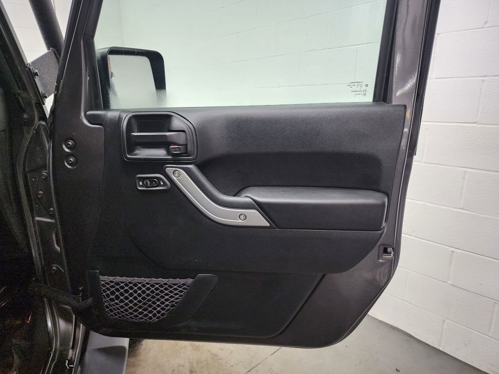 Used 2018 Jeep Wrangler Sahara w/ Connectivity Group image 26