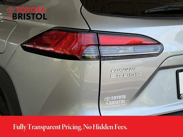 Used 2025 Toyota Corolla Cross XLE FWD image 5