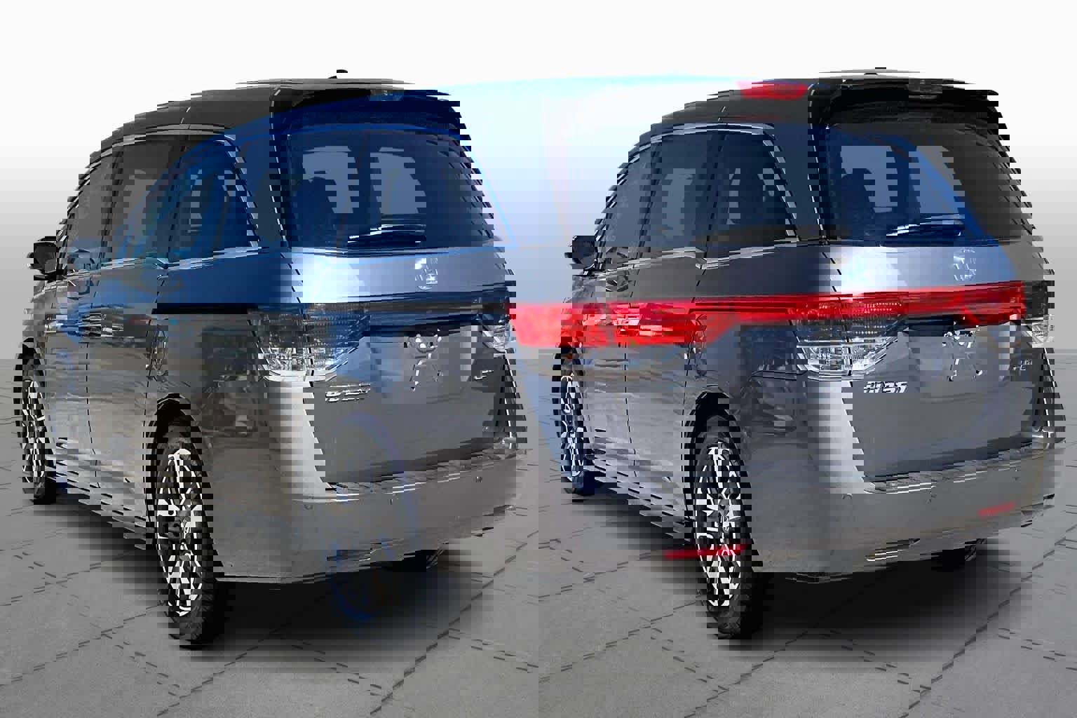 Used 2014 Honda Odyssey Touring Elite image 12