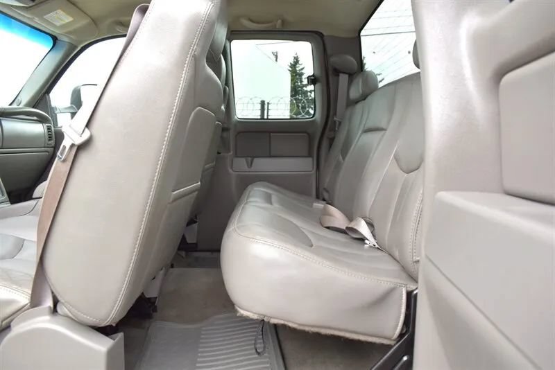 Used 2005 Chevrolet Silverado 2500 LT w/ Heavy-Duty Power Package AWD/4WD image 23
