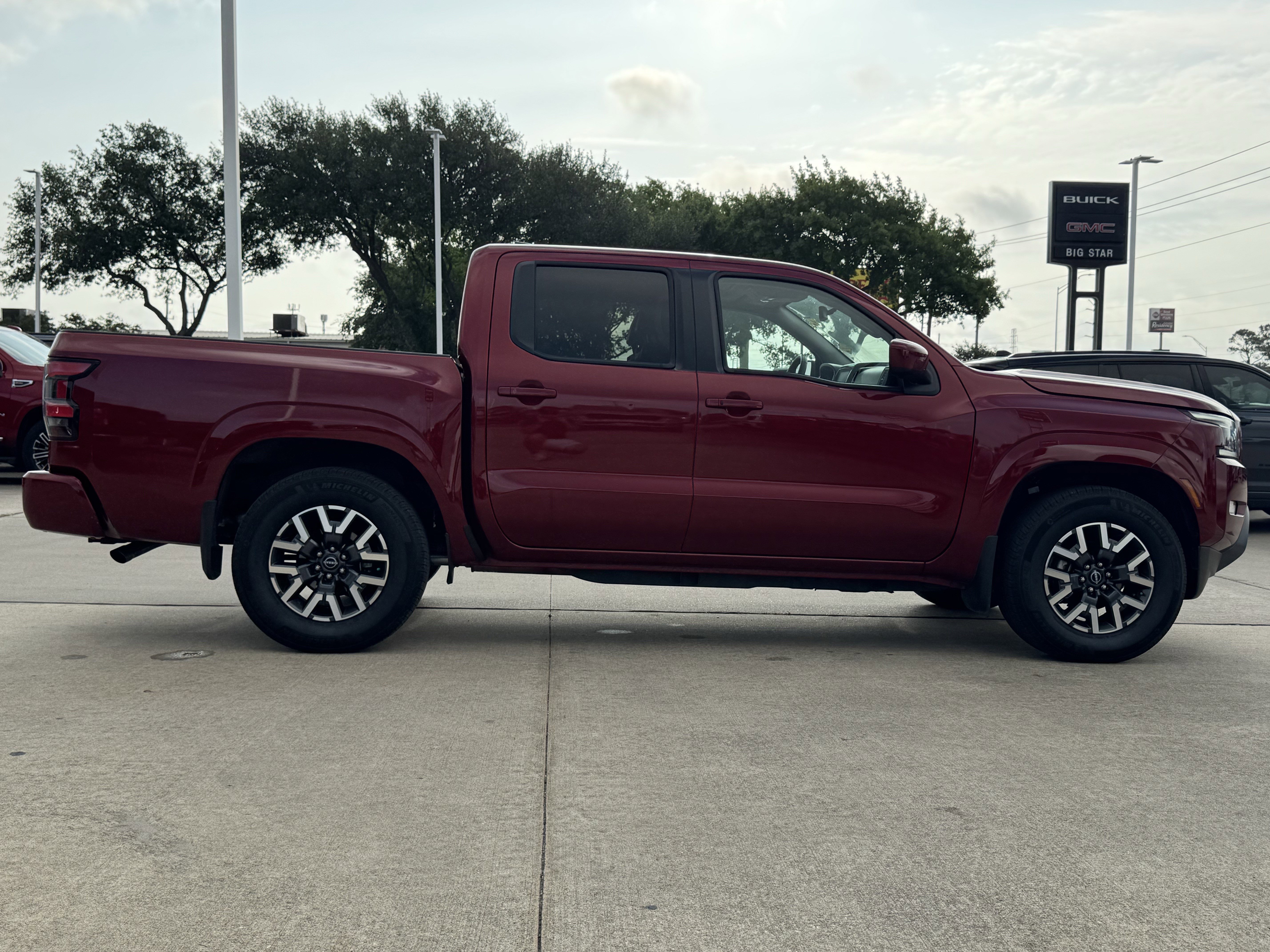 Used 2024 Nissan Frontier SL RWD image 7