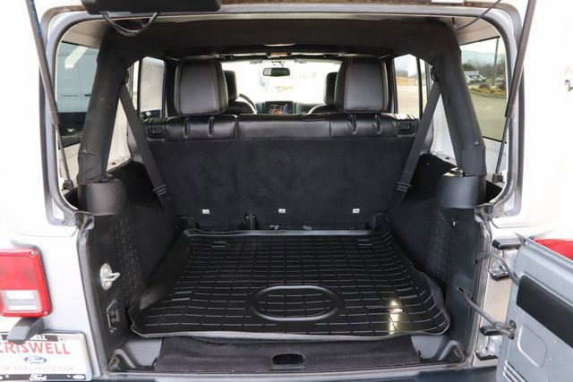 Used 2017 Jeep Wrangler Unlimited Rubicon image 6