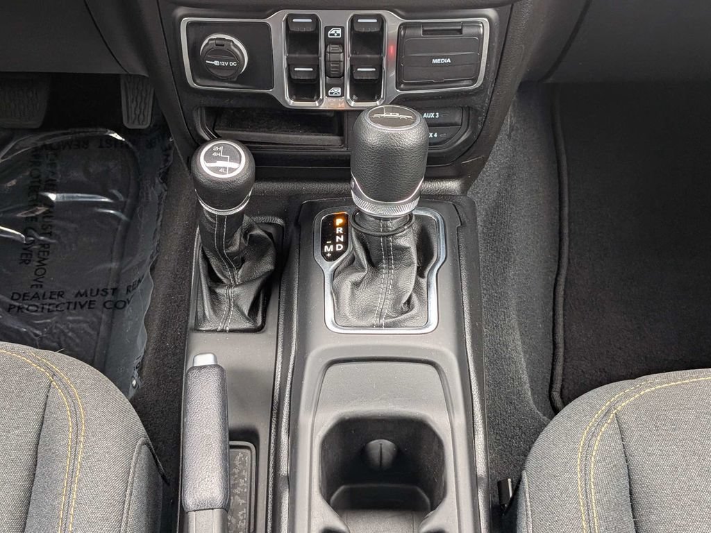 Used 2025 Jeep Gladiator Sport AWD/4WD image 18