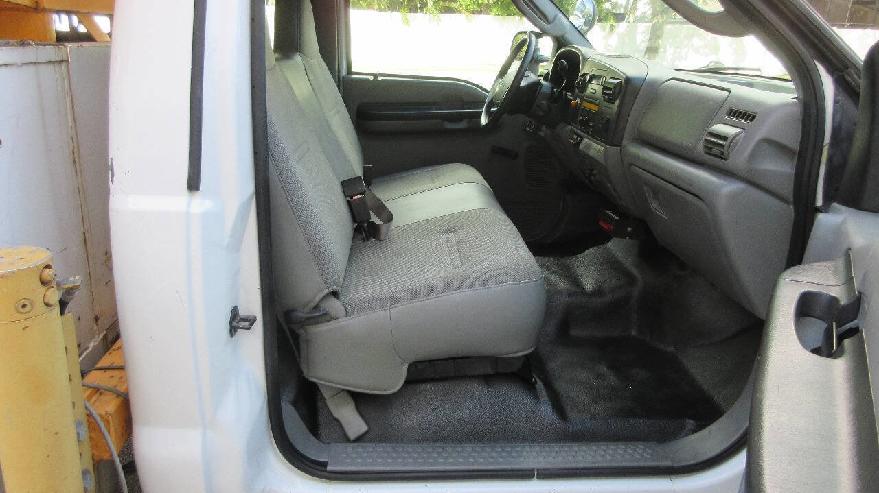 Used 2007 Ford F550 2WD Regular Cab Super Duty image 29