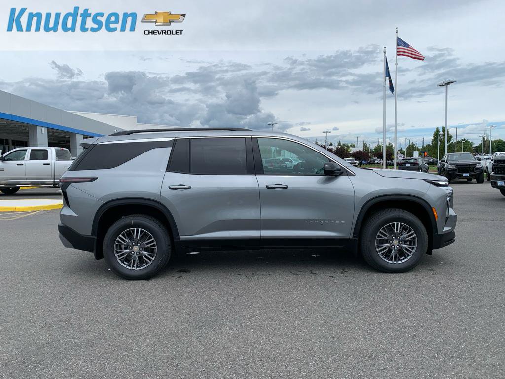 New 2026 Chevrolet Traverse LT w/ Driver Confidence Package AWD/4WD image 8