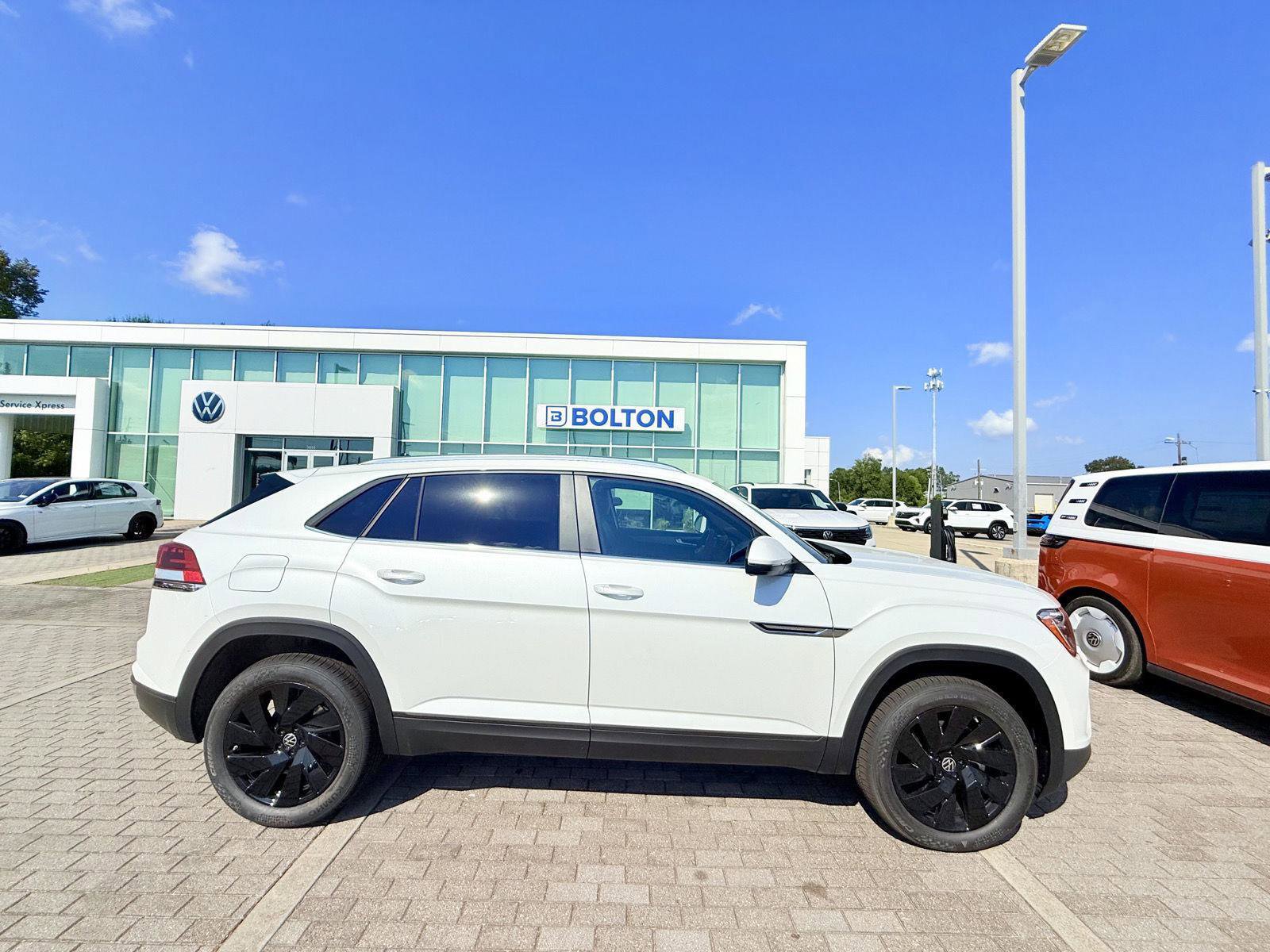 New 2026 Volkswagen Atlas Cross Sport SE image 2