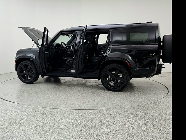 New 2026 Land Rover Defender 130 X-Dynamic SE AWD/4WD image 12