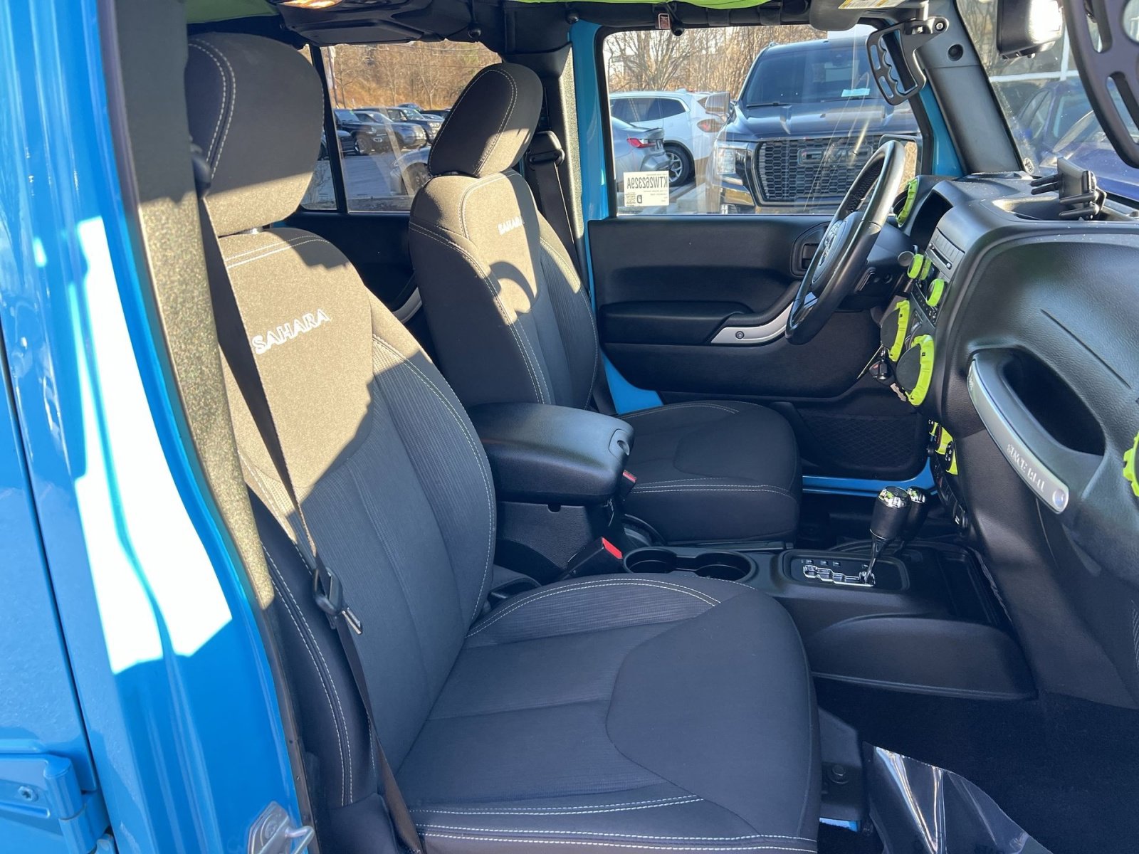 Used 2017 Jeep Wrangler Unlimited Sahara w/ Connectivity Group image 23