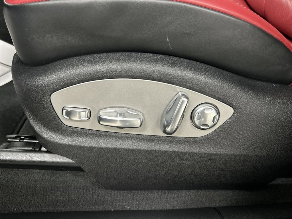 Certified 2025 Porsche Macan GTS AWD/4WD image 10