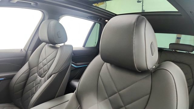 Used 2025 BMW X5 xDrive40i w/ M Sport Package image 34