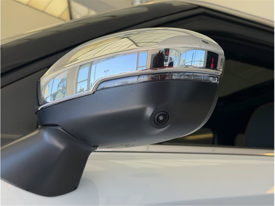 Used 2025 Mitsubishi Outlander 4WD Plug-In Hybrid image 32