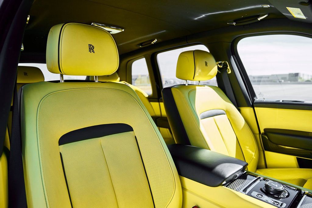 Used 2022 Rolls-Royce Cullinan Black Badge w/ Dark Exterior Package image 50