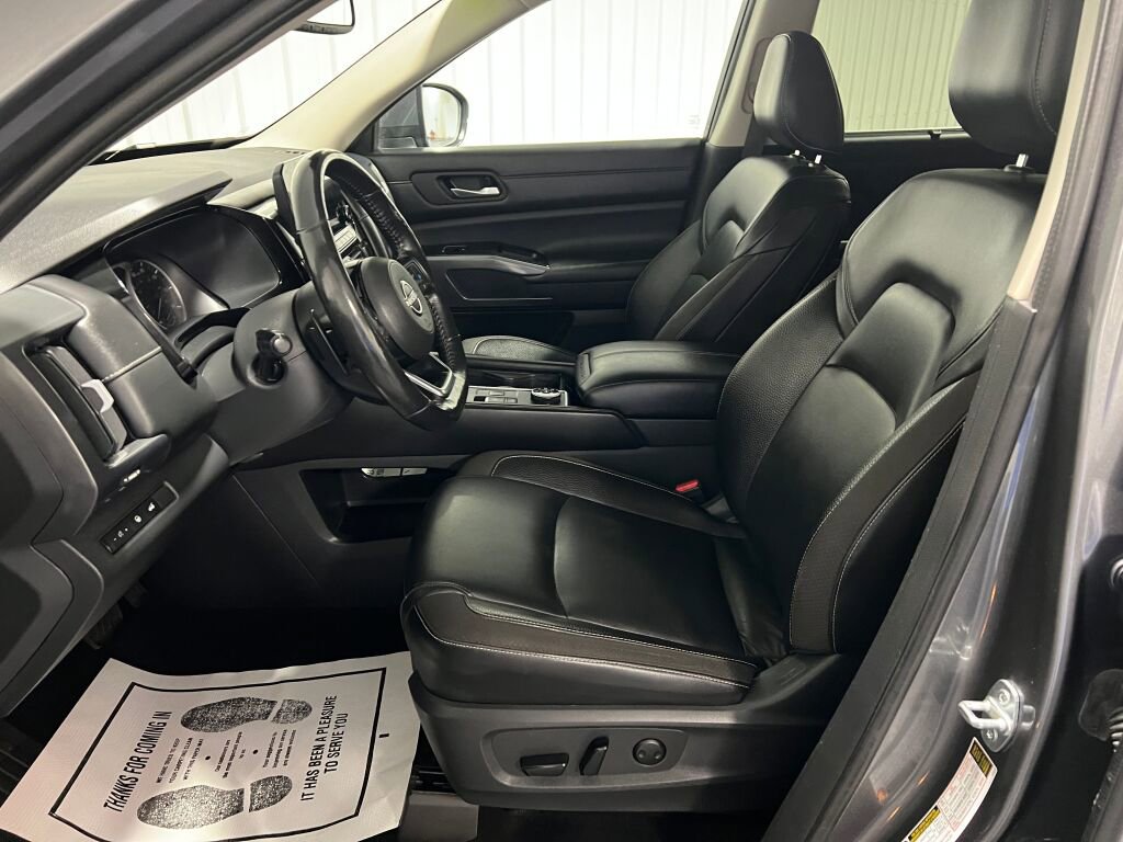Used 2022 Nissan Pathfinder SL image 5