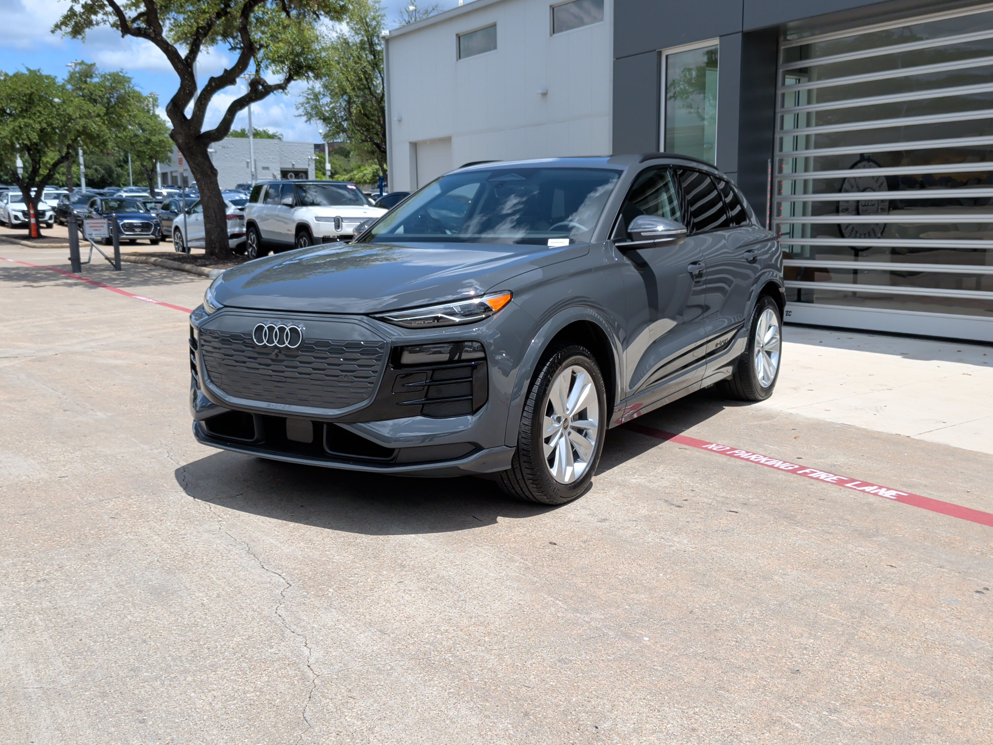 Used 2025 Audi Q6 e-tron Premium w/ Convenience Package RWD image 5