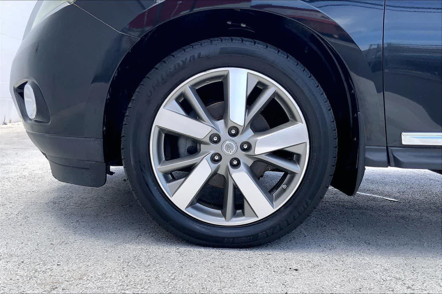 Used 2015 Nissan Pathfinder Platinum w/ Family Entertainment Package FWD image 8