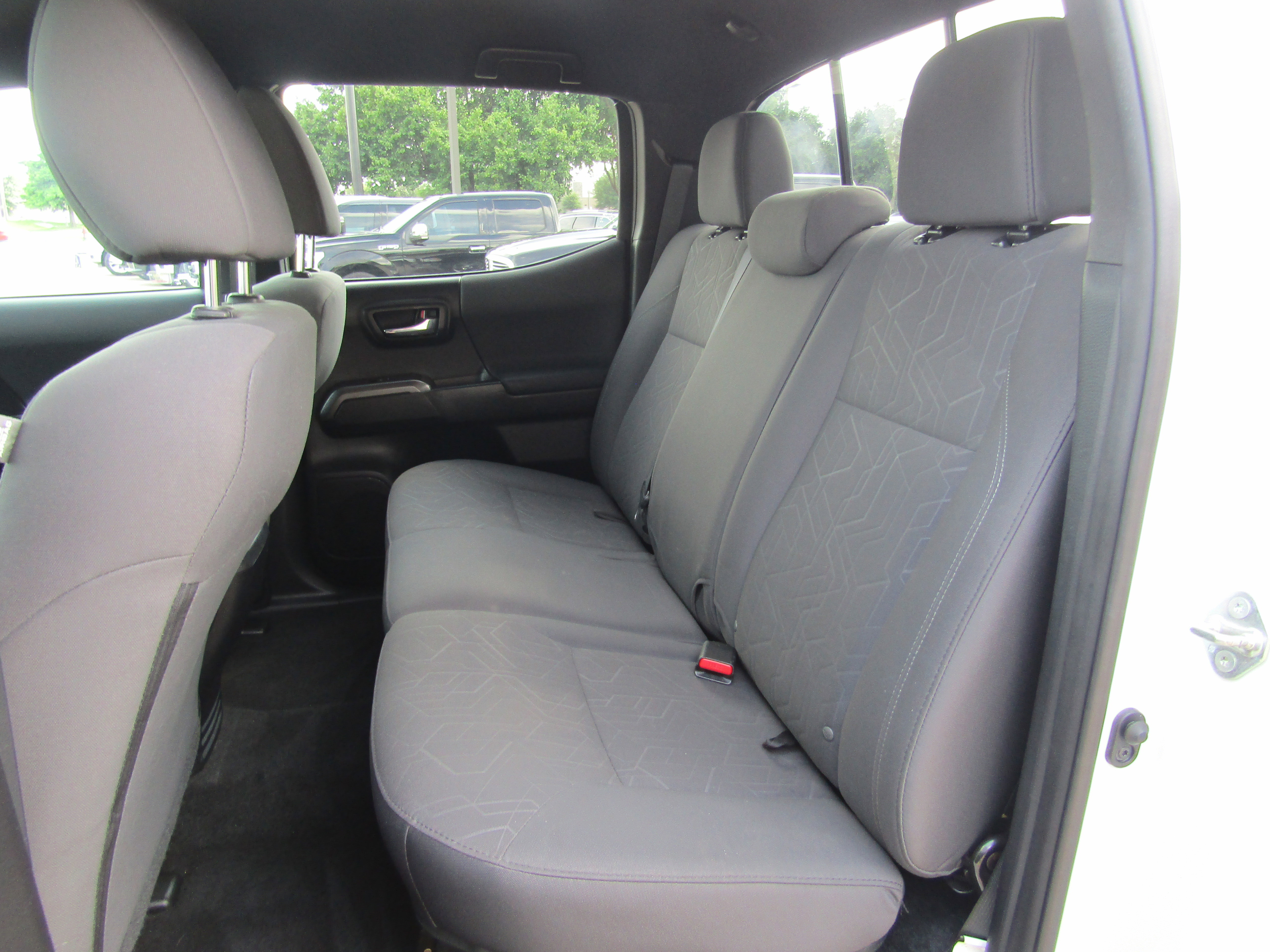 Used 2019 Toyota Tacoma TRD Off-Road image 9
