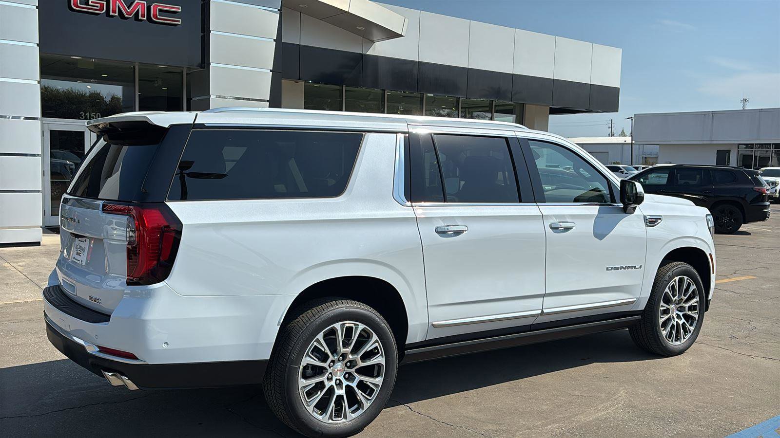 New 2026 GMC Yukon XL Denali w/ Denali Reserve Package image 7