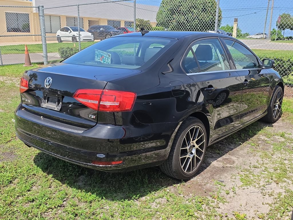 Used 2015 Volkswagen Jetta SE FWD image 4