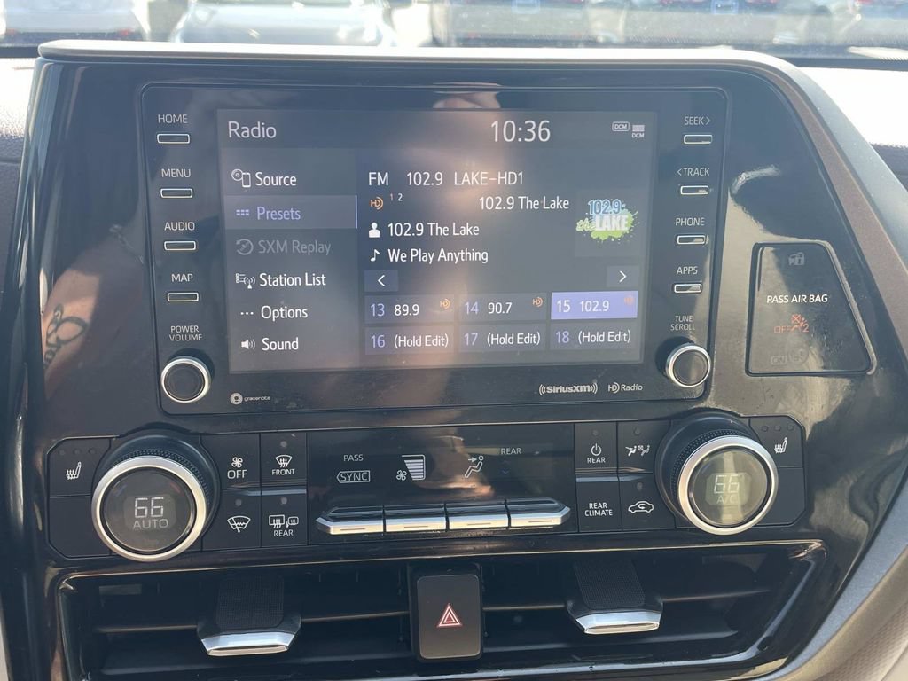 Used 2021 Toyota Highlander XLE FWD image 39