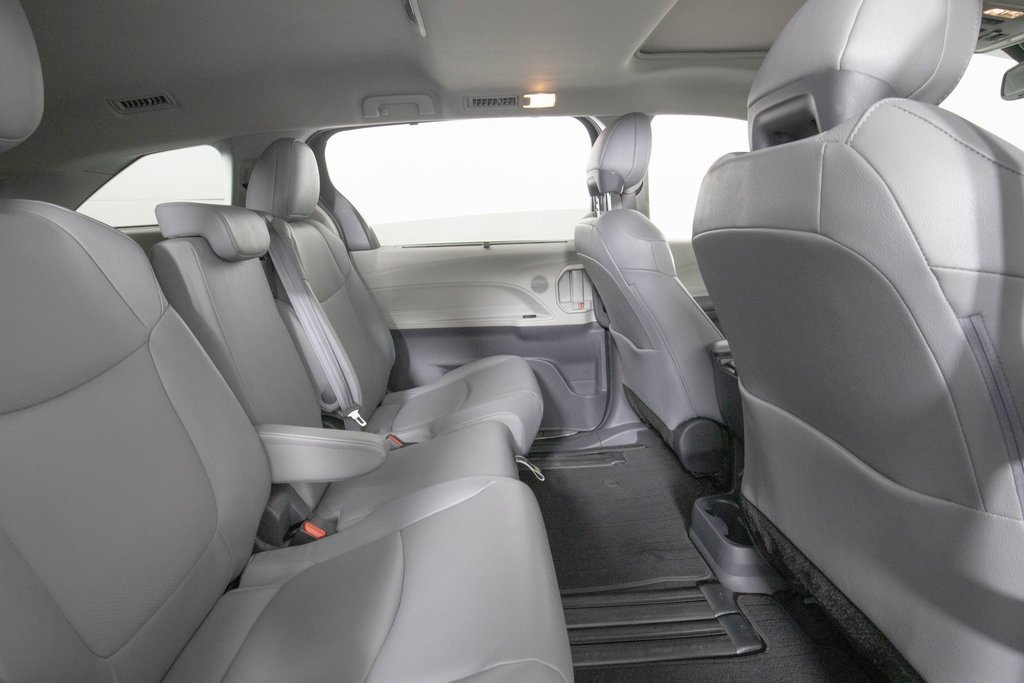 Used 2023 Toyota Sienna XLE image 17