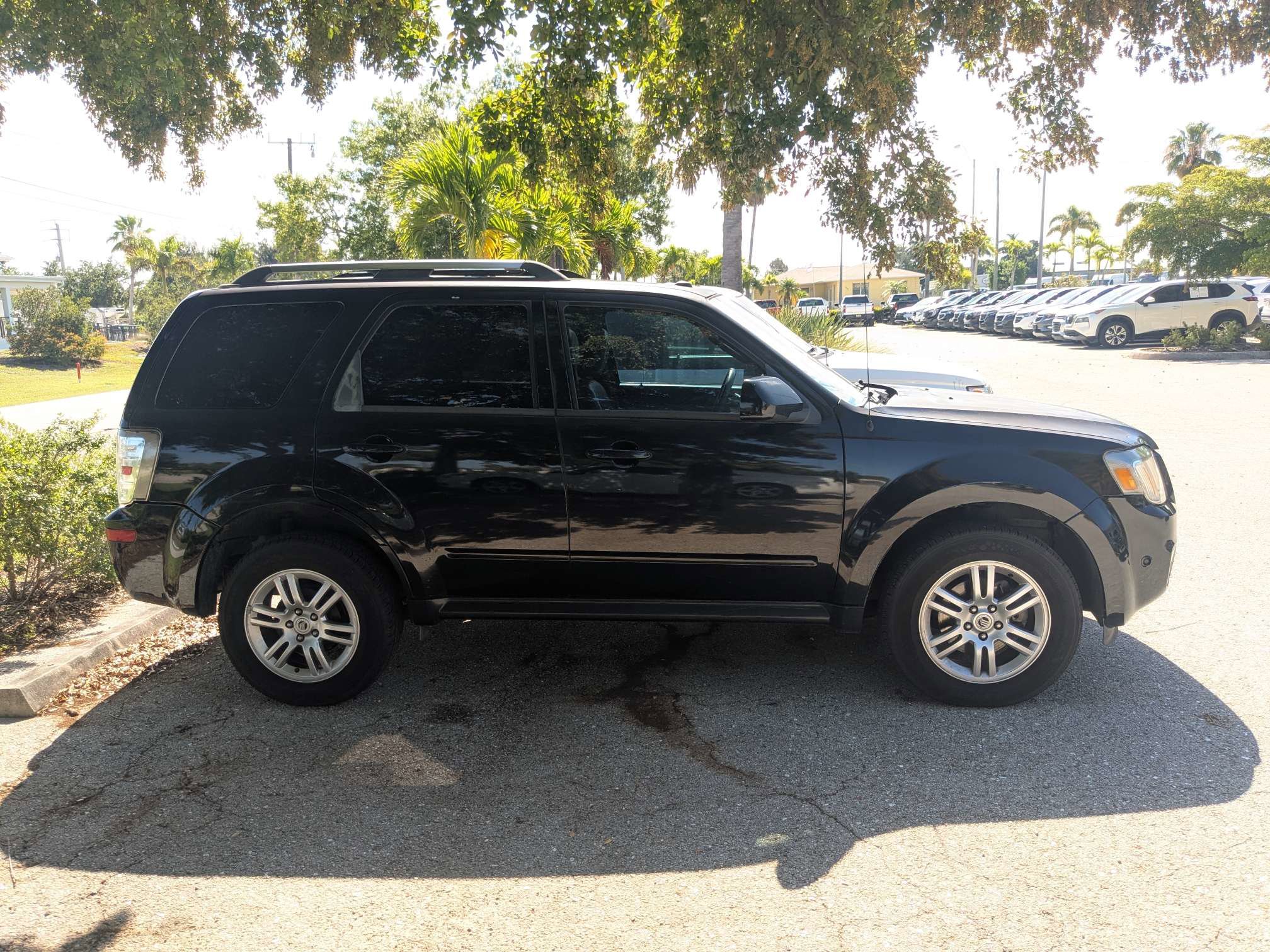 Used 2010 Mercury Mariner Premier FWD image 3